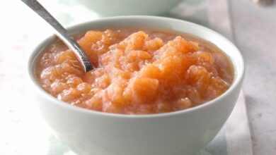 Spiced slow cooker applesauce