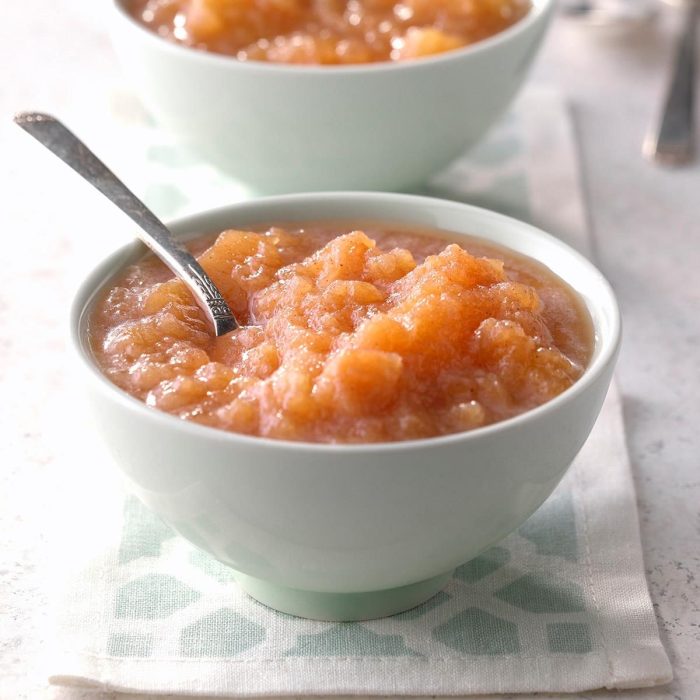 Spiced slow cooker applesauce