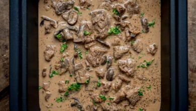 Slow cooker beef stroganoff i