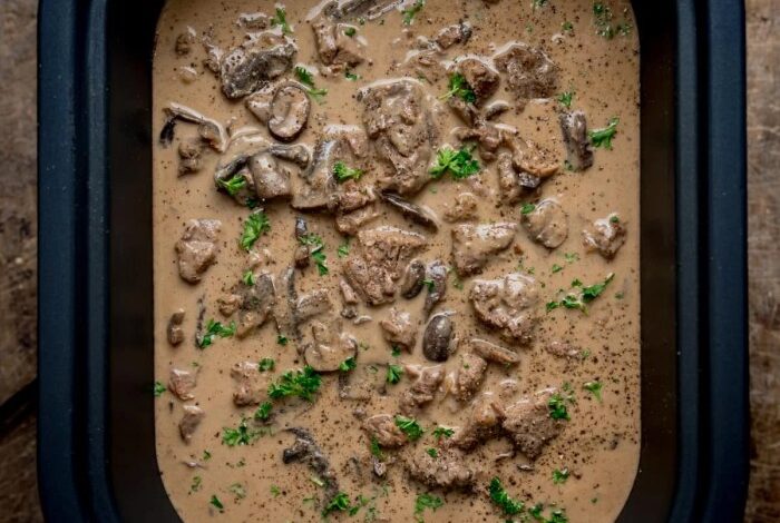 Slow cooker beef stroganoff i