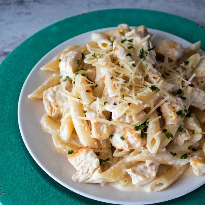 Slow cooker chicken alfredo