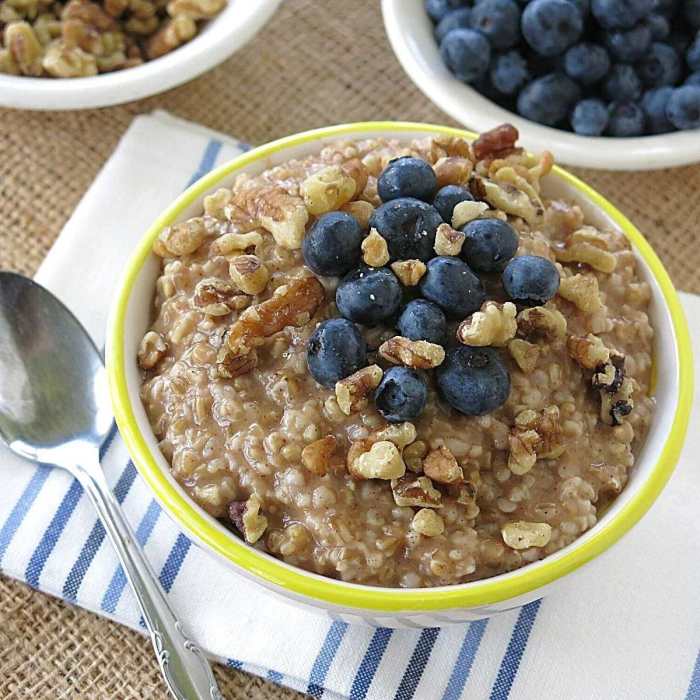 Slow cooker peaches and cream steel cut oatmeal