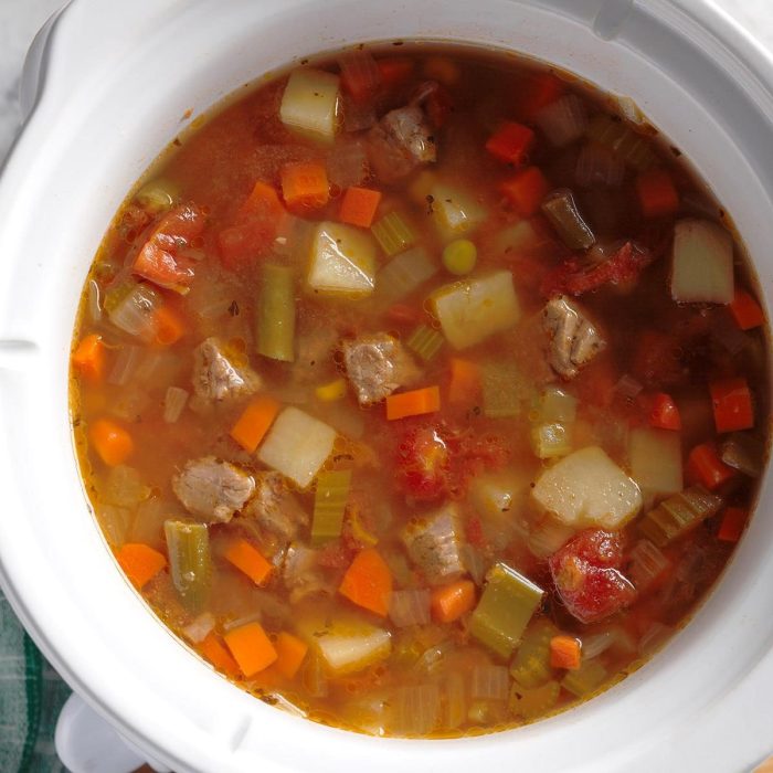 Slow cooker vegetable soup