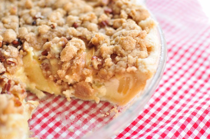 Sour cream apple pie deluxe