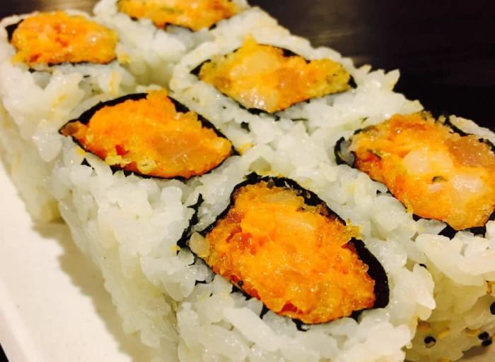 Spicy yellowtail sushi roll