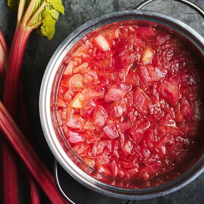 Stewed strawberry and rhubarb