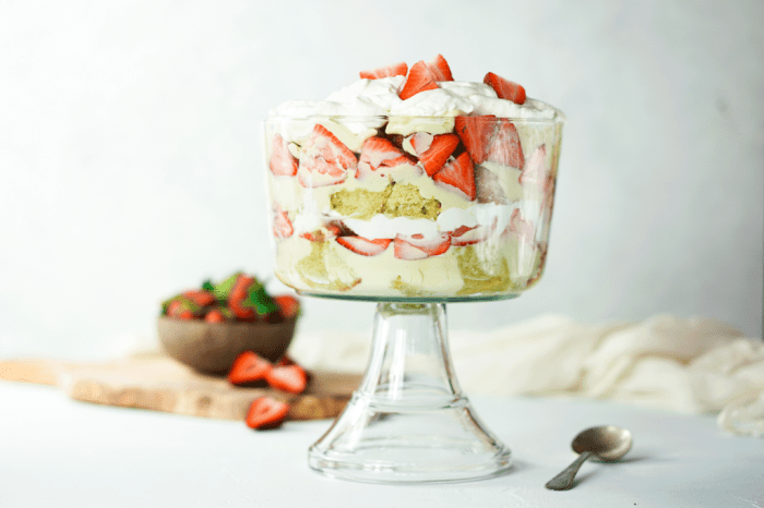 Strawberries and cream trifle