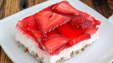 Judys strawberry pretzel salad