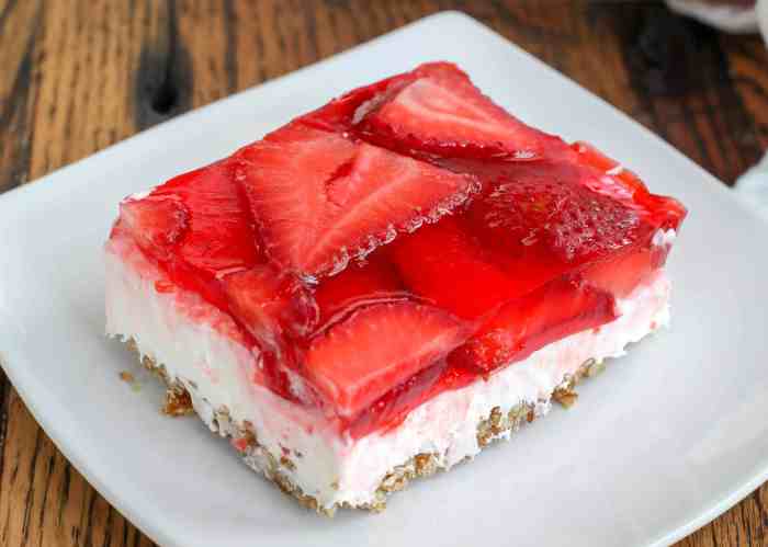 Judys strawberry pretzel salad