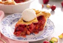 Renees strawberry rhubarb pie