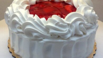 Carry cake with strawberries and whipped cream