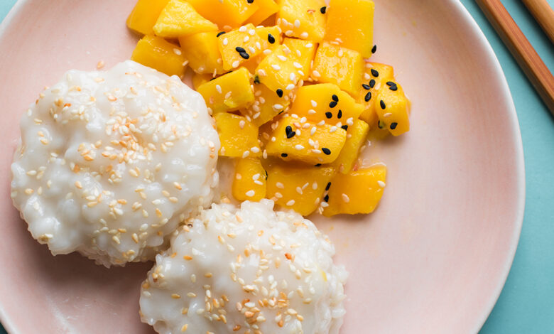 Thai sweet sticky rice with mango khao neeo mamuang