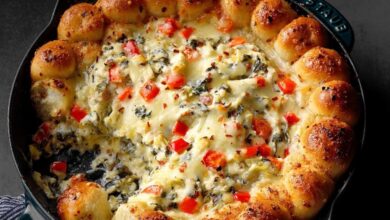 Hot artichoke spinach dip