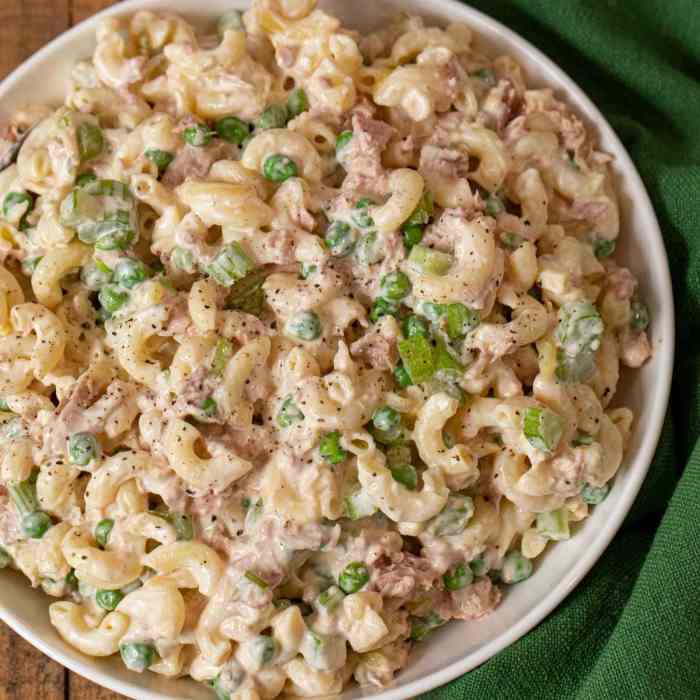 Tuna pasta salad with dill