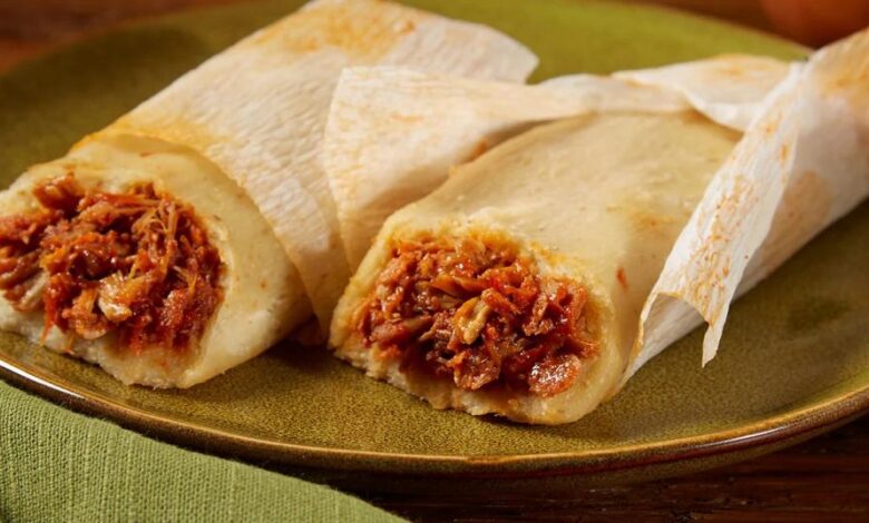 Red chicken tamales tamales rojos de pollo