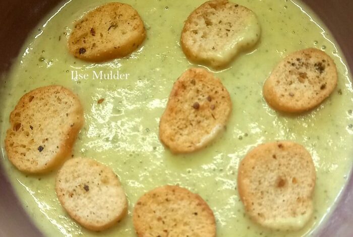 Slow cooker zucchini soup