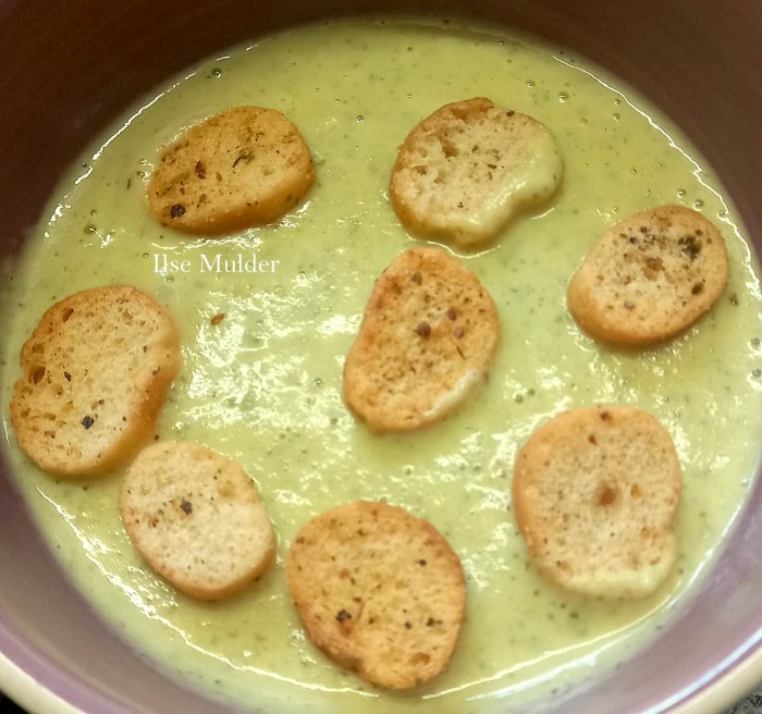 Slow cooker zucchini soup