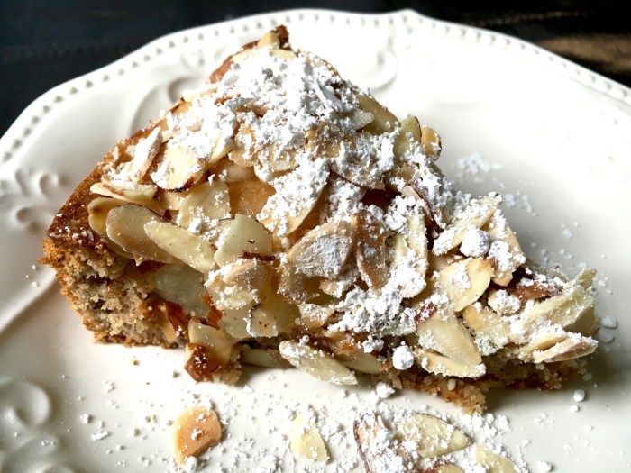 Almond and pear cake