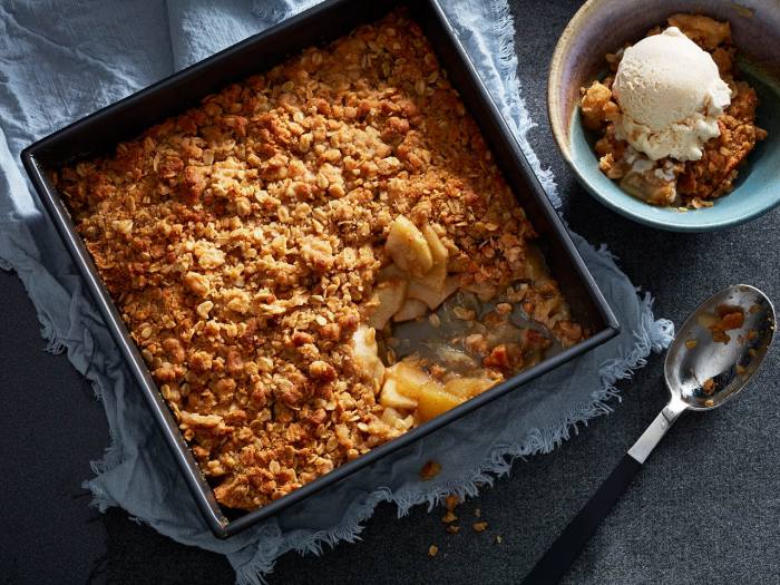 Oatmeal cookie apple crisp