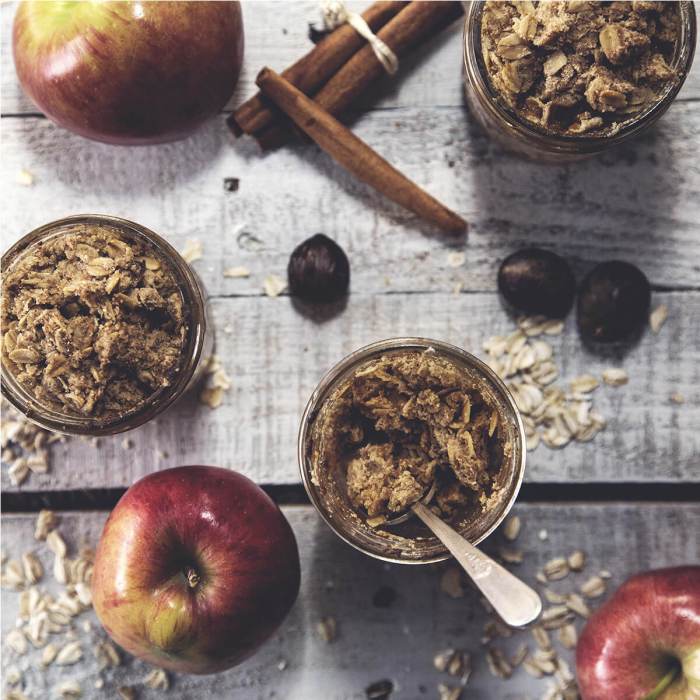 Apple crisp in a mug