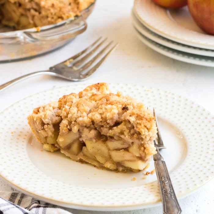 Dutch apple pie with oatmeal streusel