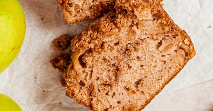 Apple bread with double streusel