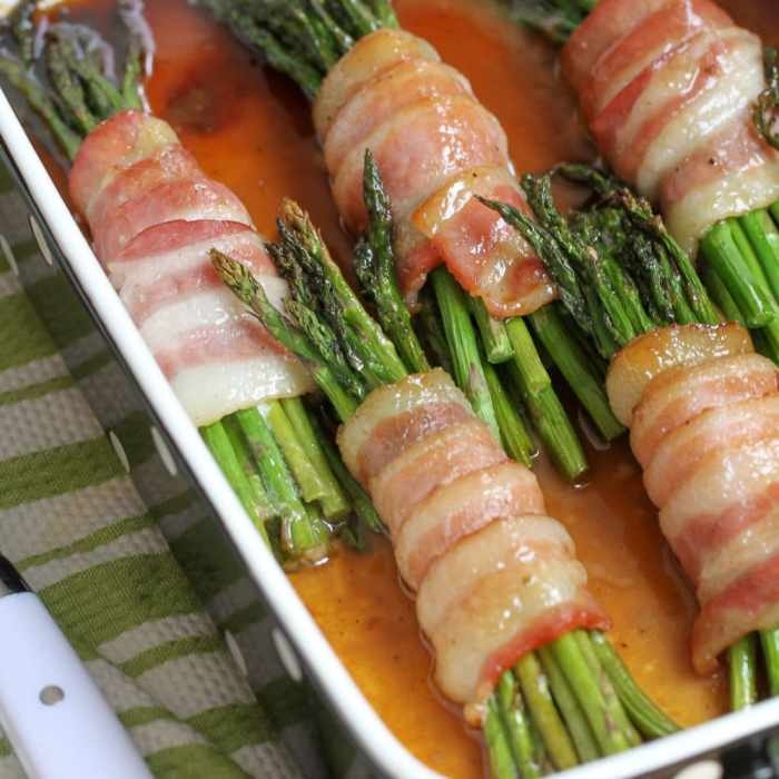 Grilled asparagus steak bundles