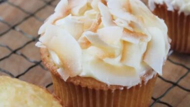 Apple and coconut milk cupcakes