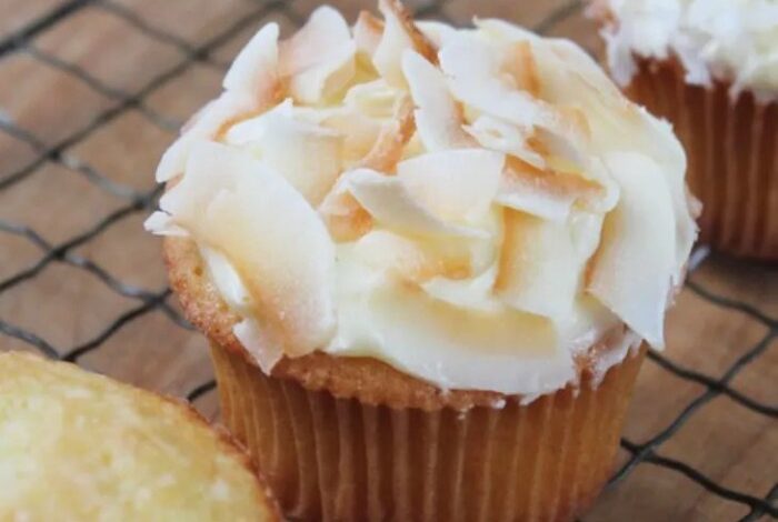 Apple and coconut milk cupcakes