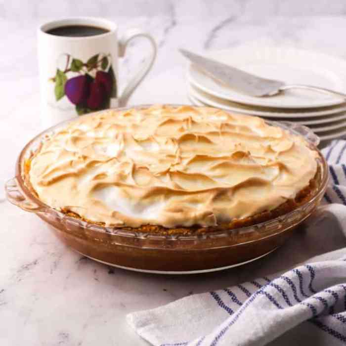 Homemade banana pudding pie