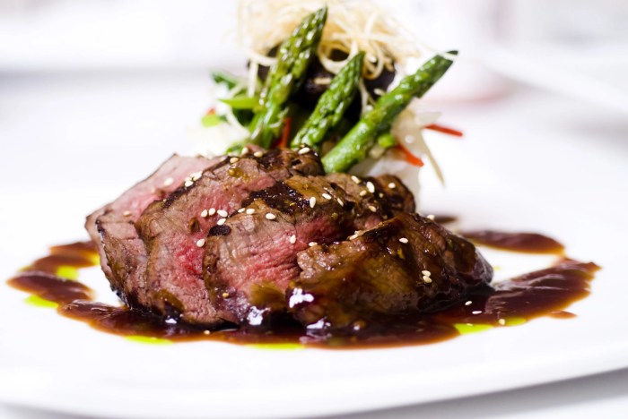 Filet mignon and balsamic strawberries