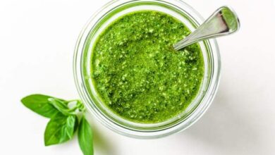 Basil pesto bread rounds