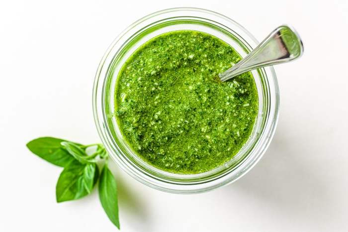 Basil pesto bread rounds