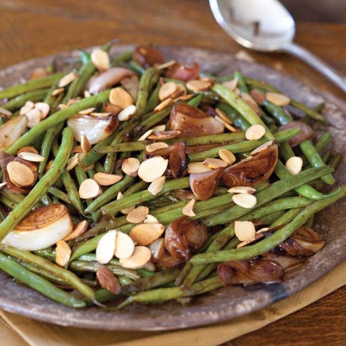 Green beans with almonds and caramelized shallots