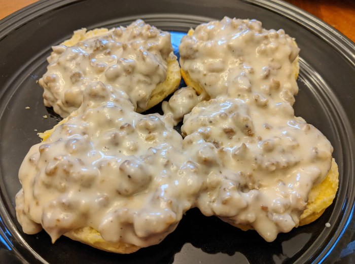 Easy sausage gravy and biscuits