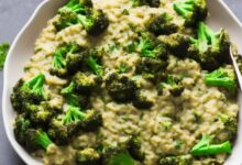 Broccoli risotto with cream and lemon