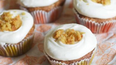 Carrot cupcakes with white chocolate cream cheese icing