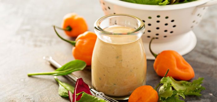 Creamy cashew salad dressing