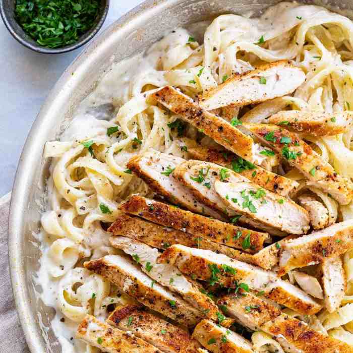 Slow cooker chicken alfredo