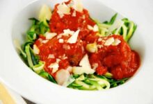 Garlic butter zoodles with chicken meatballs