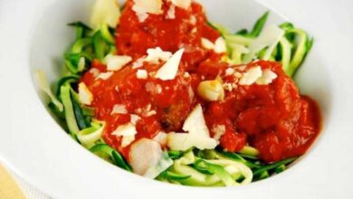 Garlic butter zoodles with chicken meatballs