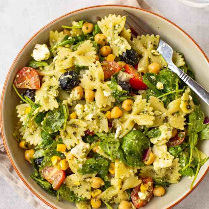 Pesto pasta caprese salad