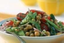 Chickpea salad with red onion and tomato