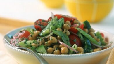 Chickpea salad with red onion and tomato