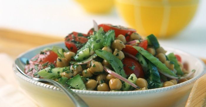 Chickpea salad with red onion and tomato