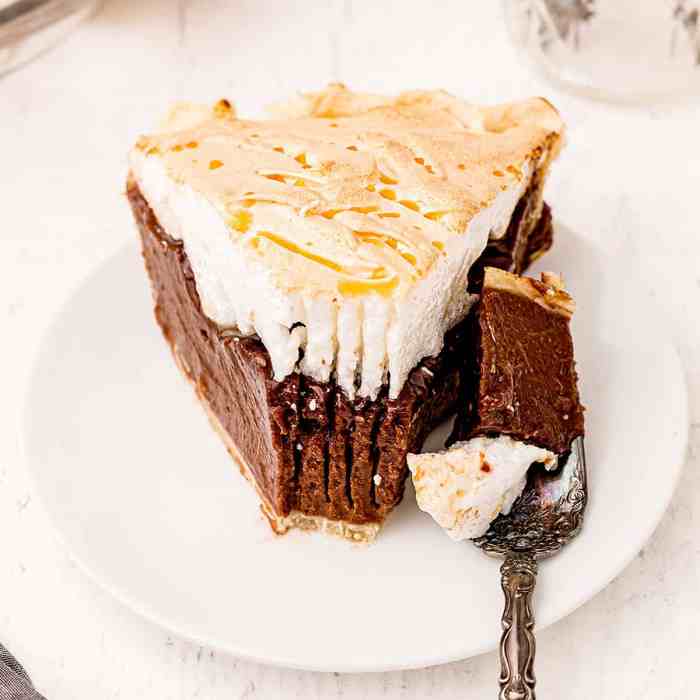 Moms chocolate meringue pie