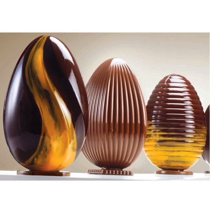 Easter chocolate eggs made with a mold