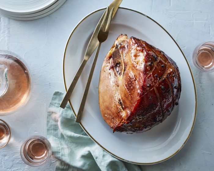 Baked ham with maple glaze