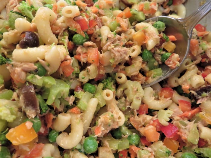 Cold macaroni and tuna salad