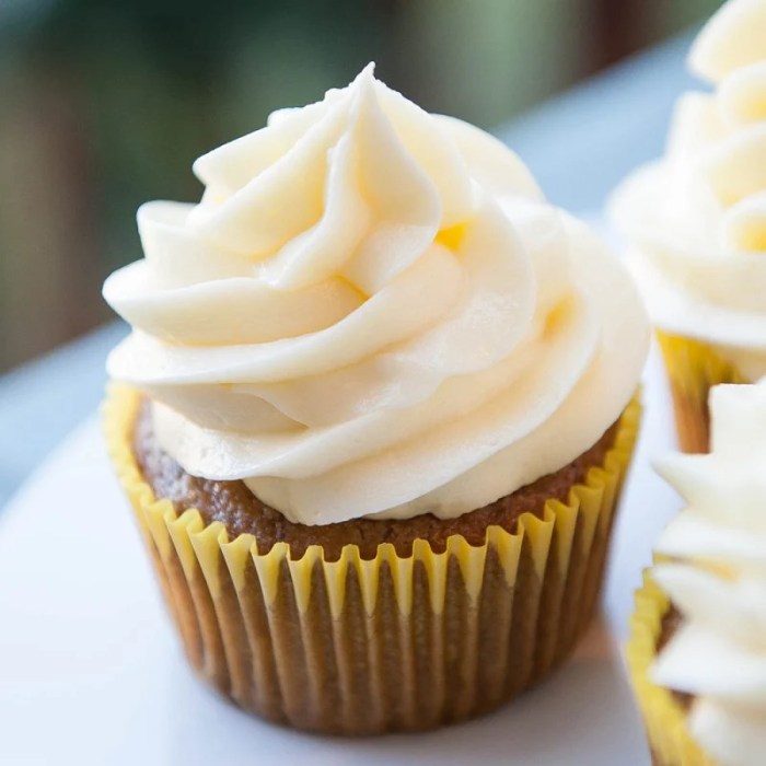 Creamy cream cheese frosting